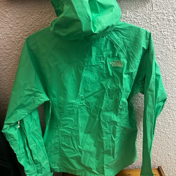 The North Face Vibrant Bright Green Jacket - Picture 5 of 11